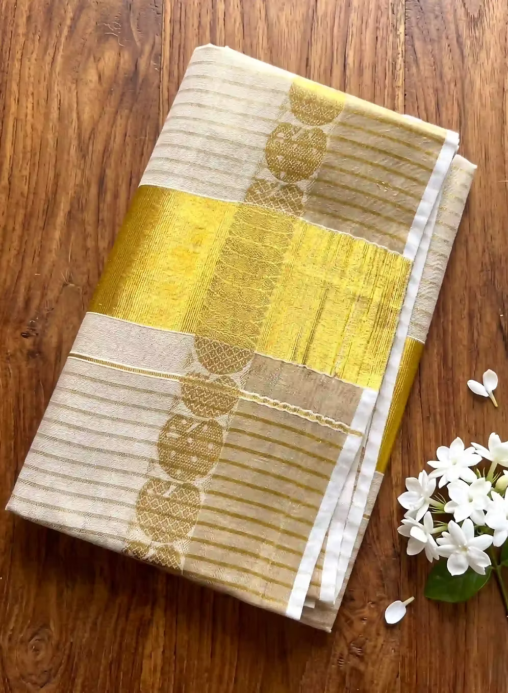 Golden Mango Jacquard Tissue Kerala Kasavu Saree