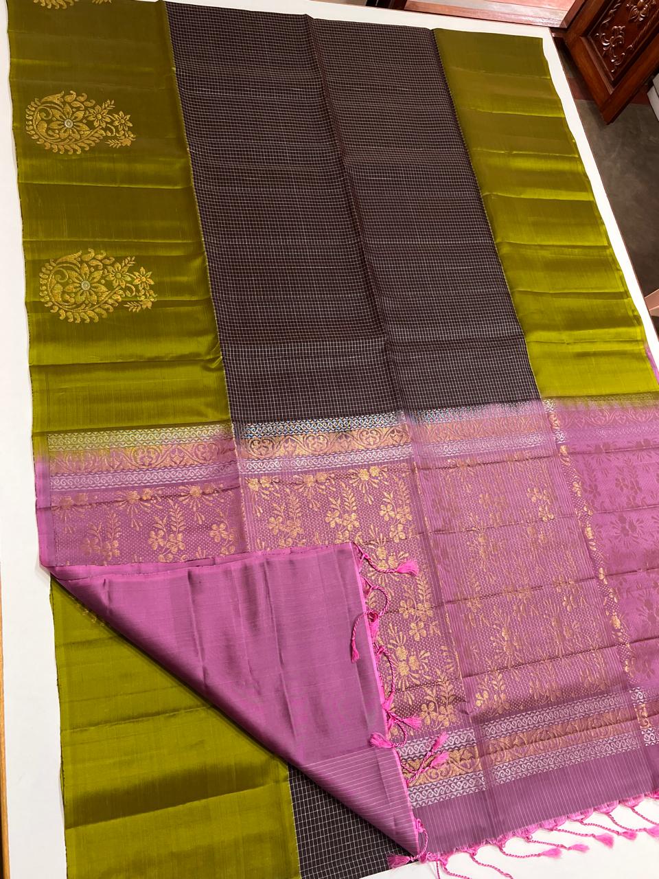 Sirumugai Pure Handloom Kanchi Soft Silk Saree with One-Side Hand Korai Turning Weaving with blouse