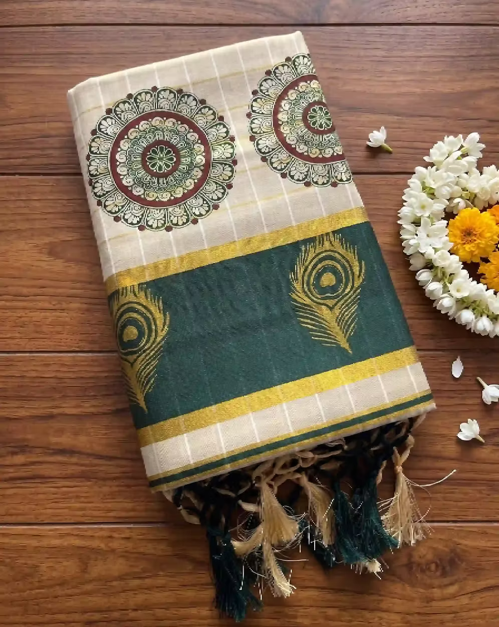 Pine Green Chakra Motif Check Tussel Tissue Kerala Kasavu Saree