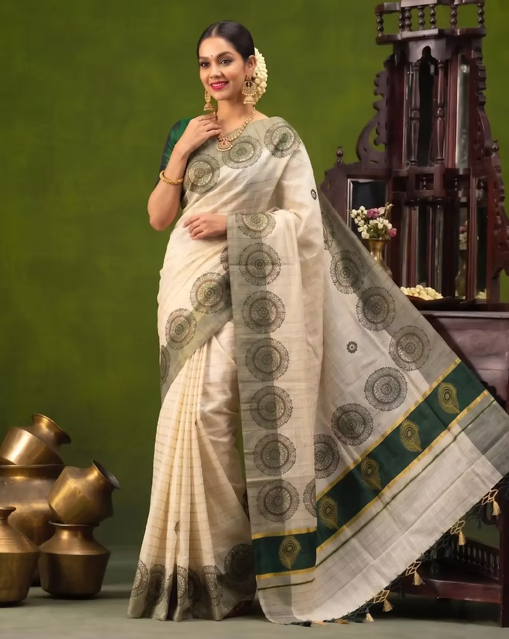 Pine Green Chakra Motif Check Tussel Tissue Kerala Kasavu Saree