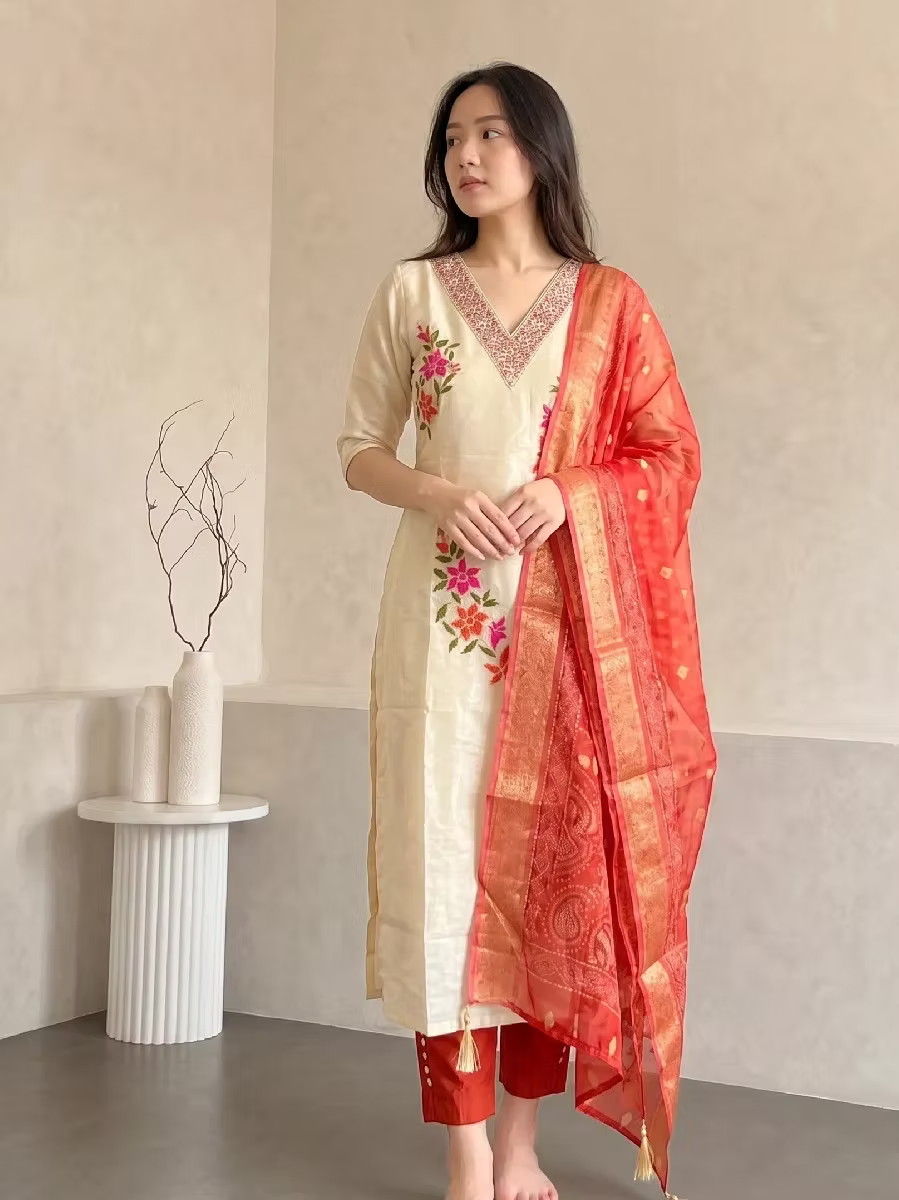 Bloom Embroidery V-Neck 3-Piece Kurti Set