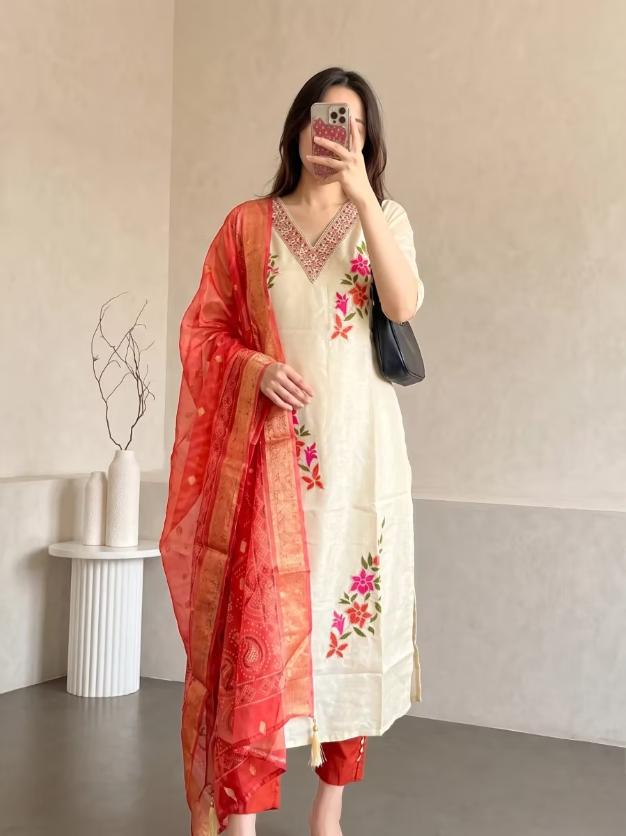 Bloom Embroidery V-Neck 3-Piece Kurti Set