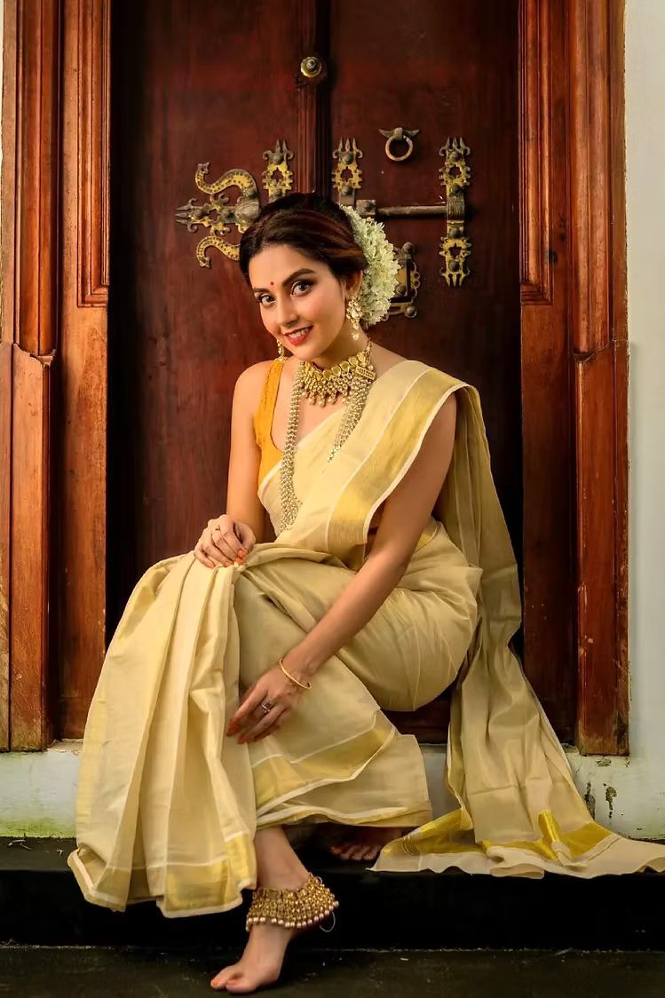 Golden Kasavu Tissue Saree | Kerala Traditional