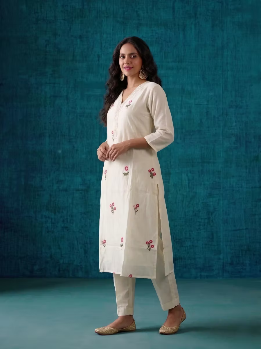 Elegant Ivory Pink Floral Thread Embroidery Kurta Set with Dupatta