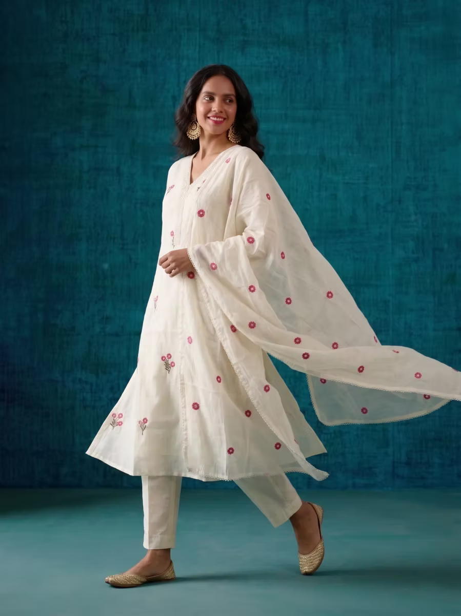 Elegant Ivory Pink Floral Thread Embroidery Kurta Set with Dupatta