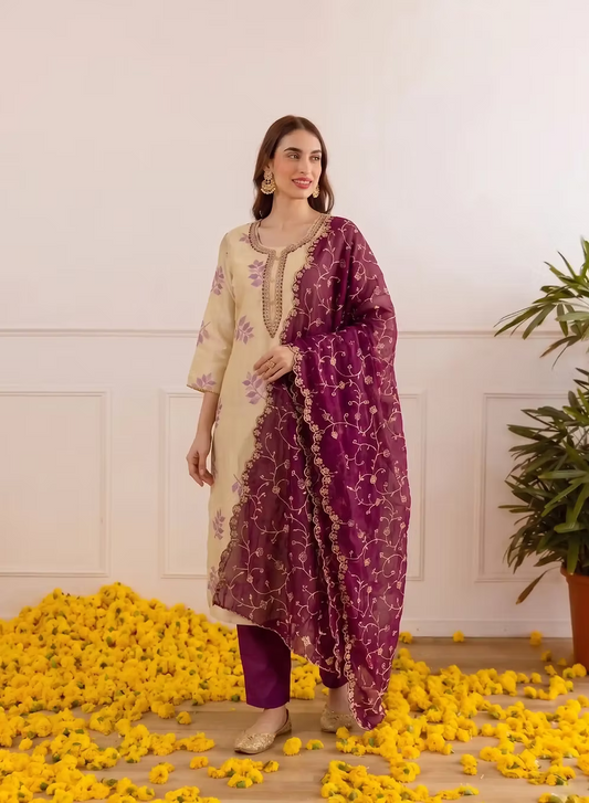 Tissue Leaf Motif Kurta With Plum Trouser & Dupatta