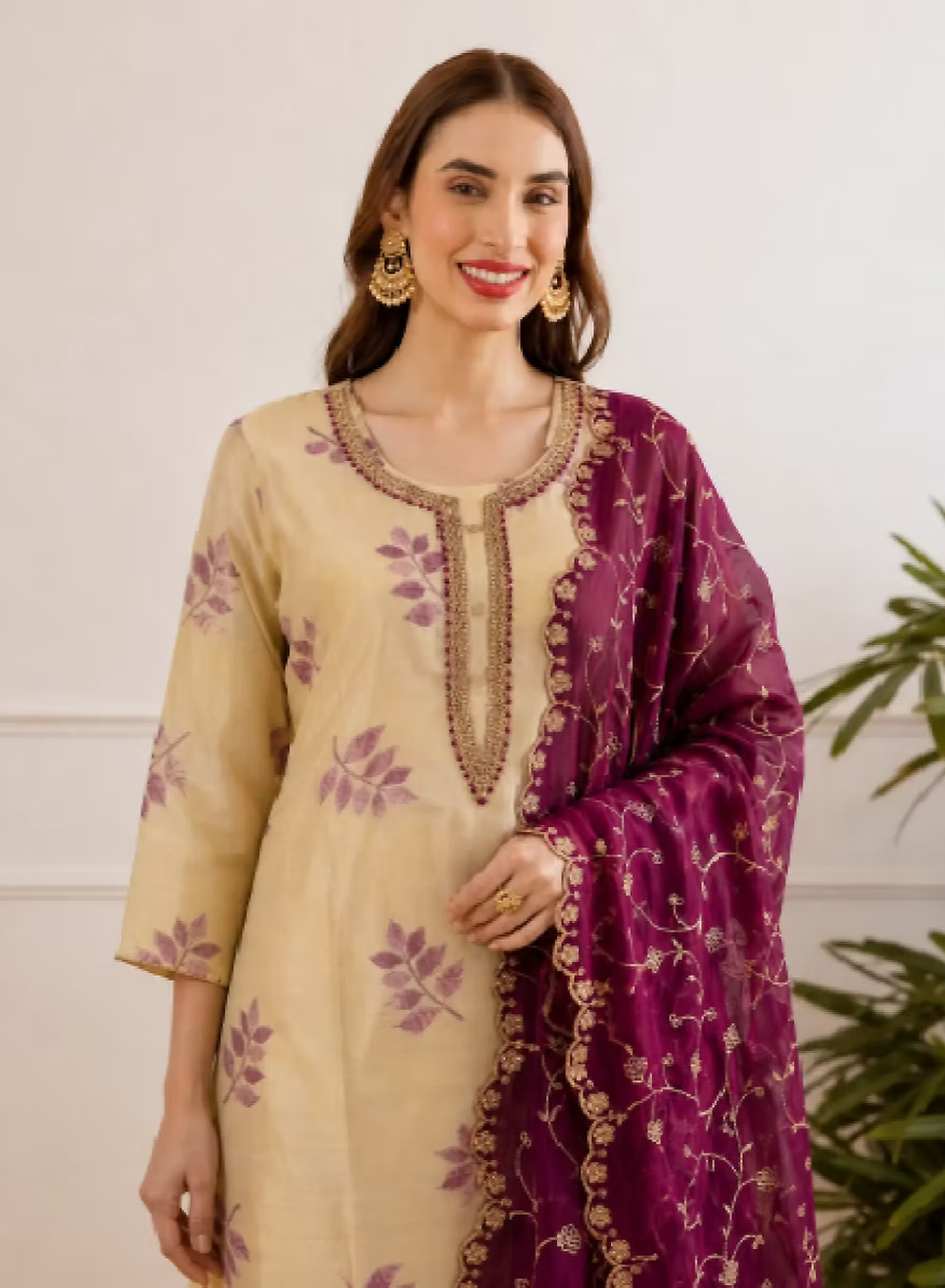 Tissue Leaf Motif Kurta With Plum Trouser & Dupatta