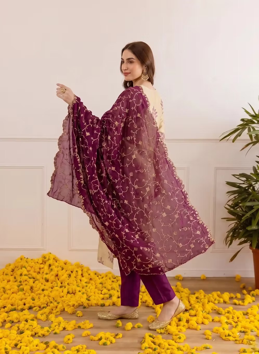 Tissue Leaf Motif Kurta With Plum Trouser & Dupatta