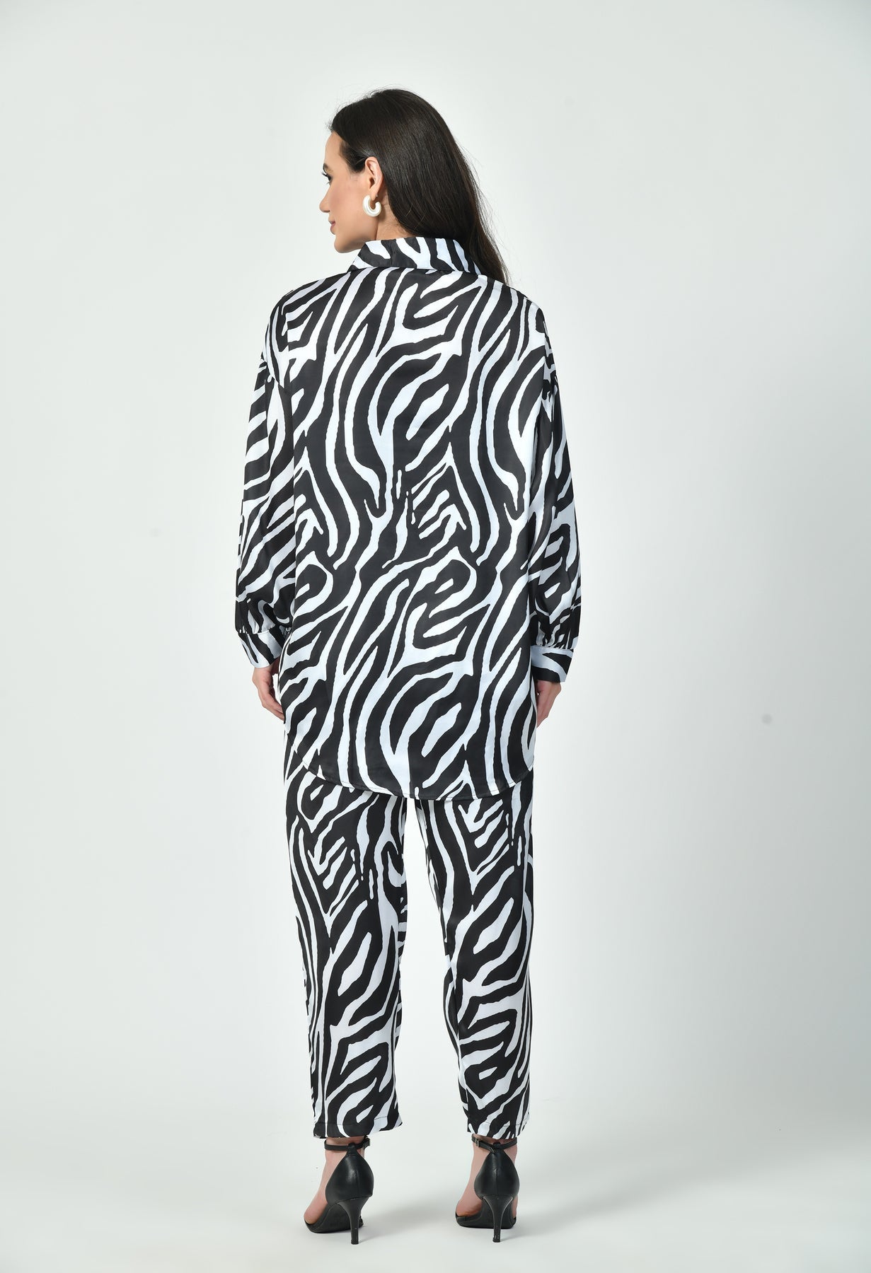 GlamouraX Modest Co-Ord Set – Black & White Zebra Print | Japanese Satin