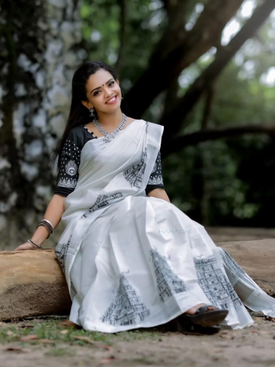 Gopura Black Silver Kasavu Tissue Kerala Saree with Blouse Piece