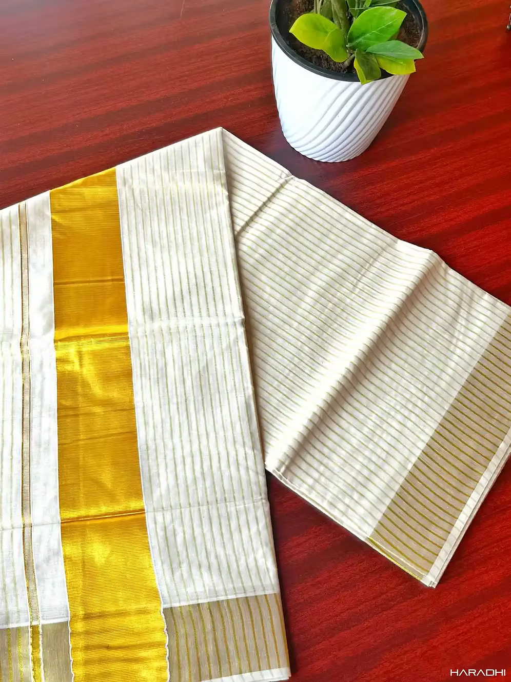 Premium Golden Stripe Premium Pure Cotton Handloom Kasavu Saree