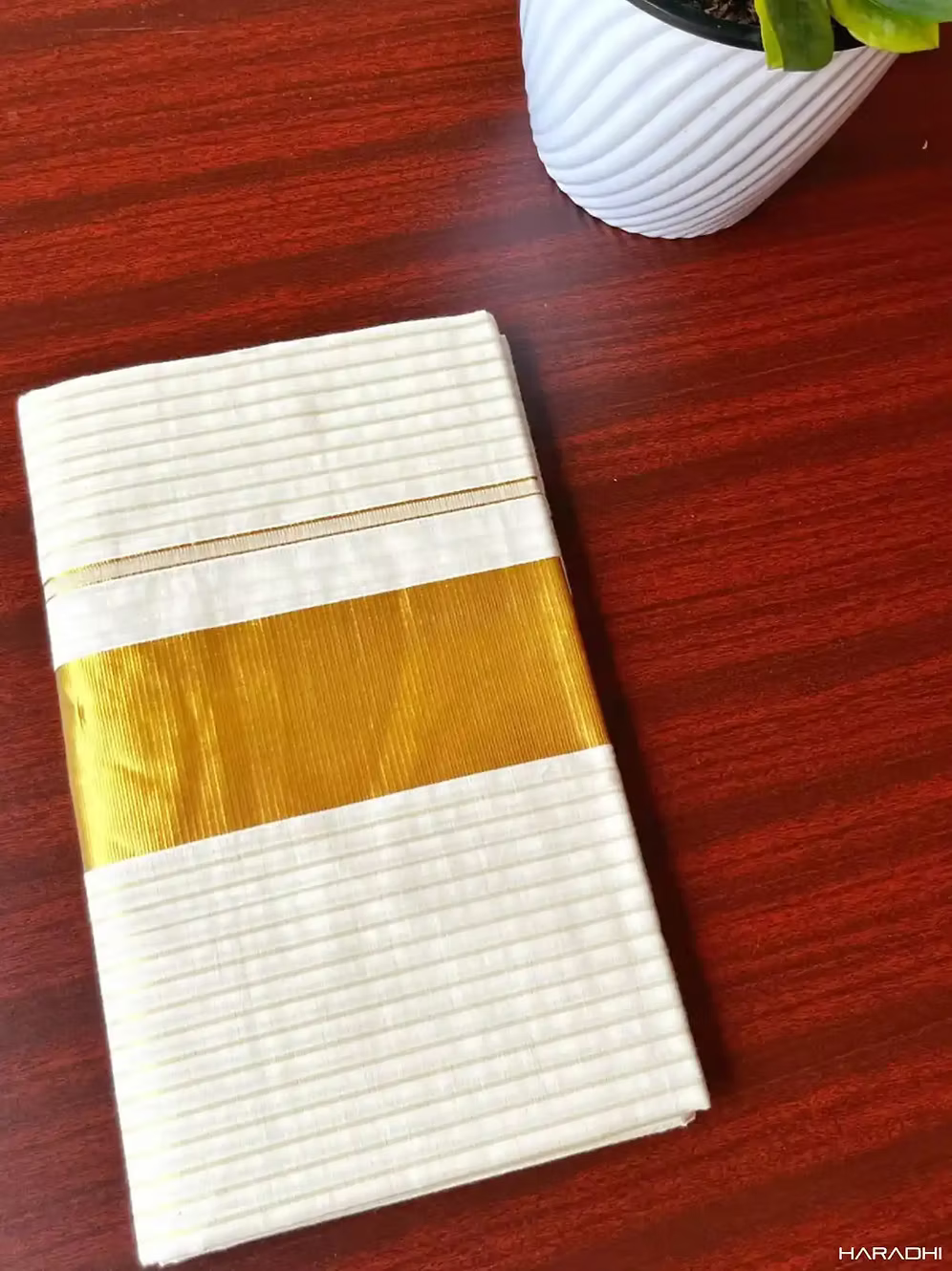 Premium Golden Stripe Premium Pure Cotton Handloom Kasavu Saree