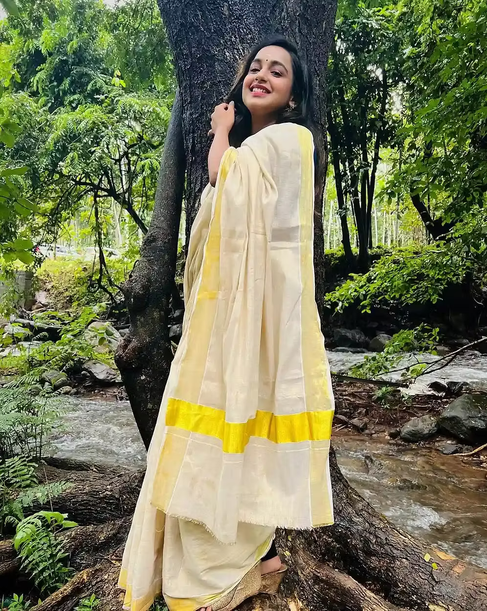 Kerala Tissue Kasavu Saree