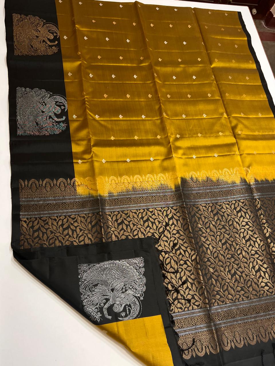 Sirumugai Pure Handloom Kanchi Soft Silk Sarees- One side korai Tarning- with blouse